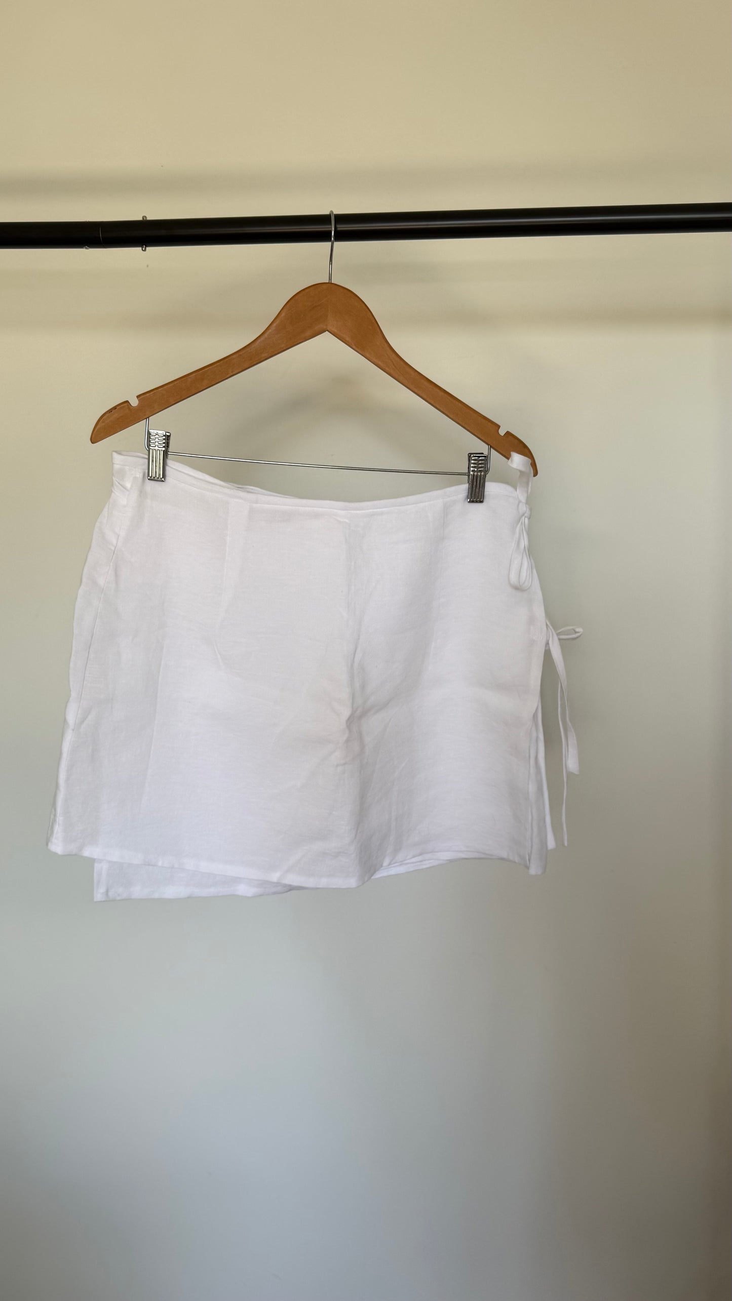 SAMPLE Charlie Mini Wrap Skirt in White (XL)