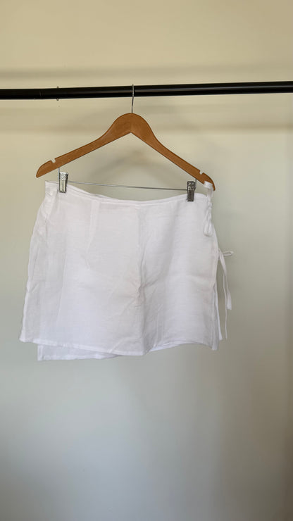 SAMPLE Charlie Mini Wrap Skirt in White (XL)
