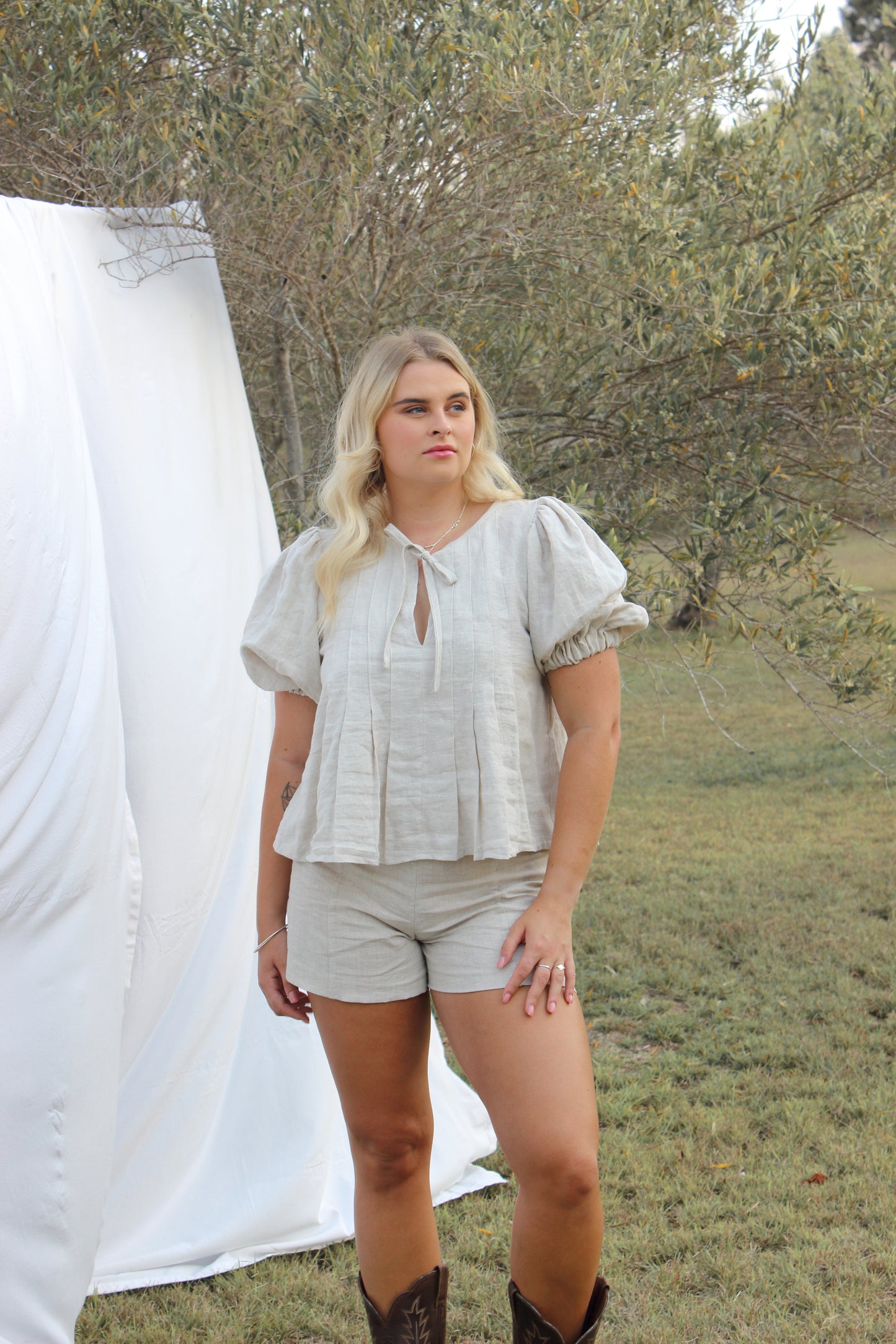 Paloma Shorts in Oat