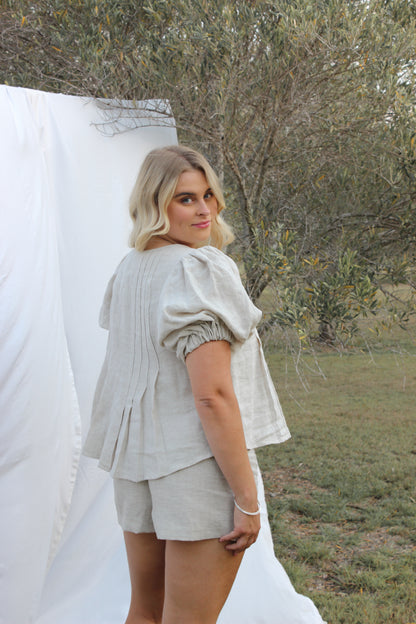 Paloma Shorts in Oat