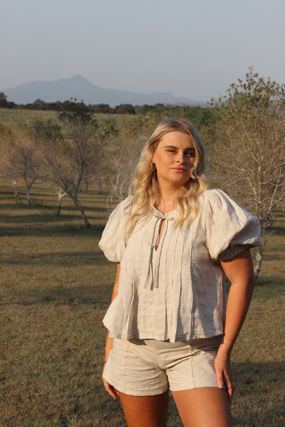 Paloma Shorts in Oat