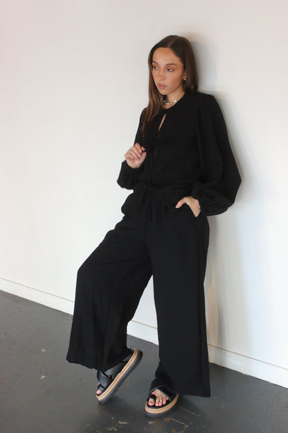 Raiya Pant in Black