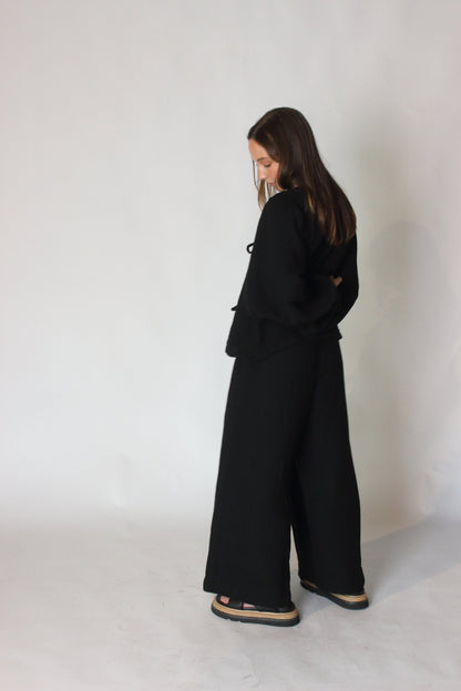 Raiya Pant in Black